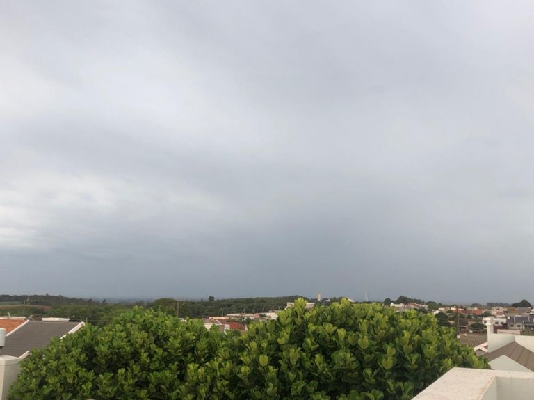 Domingo com chuva? Confira o que preveem institutos de meteorologia