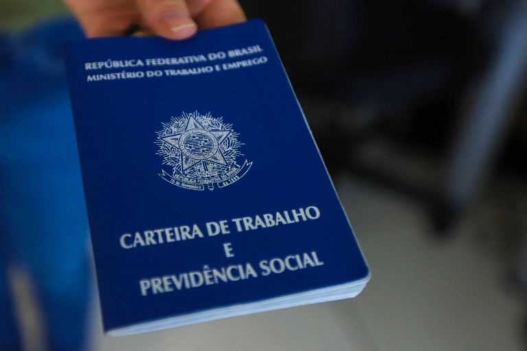 Pedidos de demissão batem recorde em março e são um de cada três desligamentos, mostra levantamento