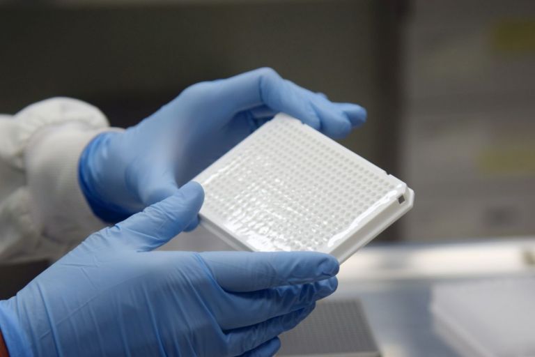 Fiocruz deve receber mais duas remessas de insumo para vacinas em maio