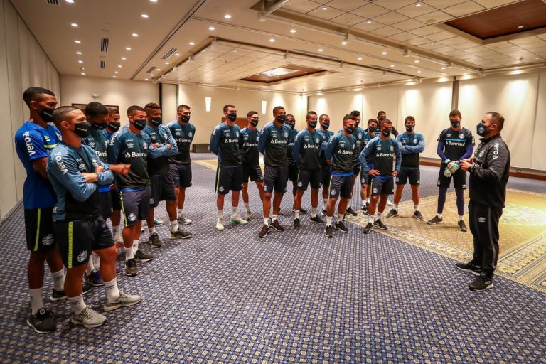 Reunião, saída barrada e nova logística: Grêmio movimenta bastidores na Libertadores