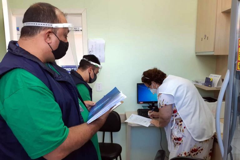 CGE volta à estrada para verificar distribuição de vacinas e merenda escolar