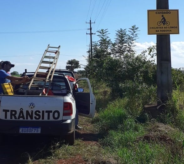 Rodovias em Marechal Rondon estão recebendo placas que alertam sobre a presença de ciclistas