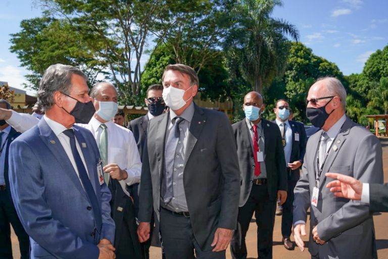 Emocionado, general Silva e Luna se despede da Itaipu Binacional