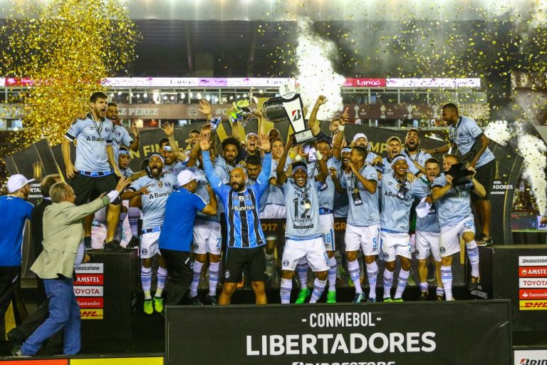 Grêmio volta ao palco do tri da Libertadores diante do Lanús com sete remanescentes