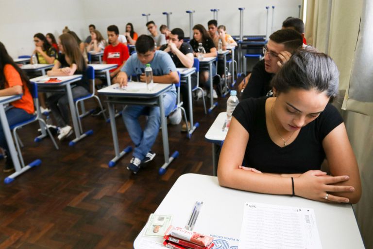 Inscrições para exames da EJA do ensino médio começam nesta segunda-feira