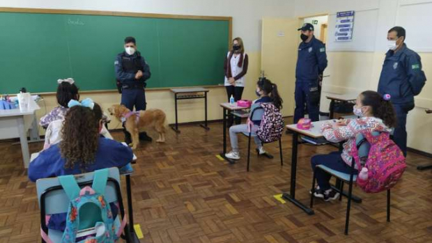 Cerca de 1,6 mil alunos voltam às salas de aula em Toledo