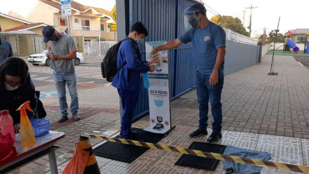 Após um ano e três meses, aulas presenciais são retomadas em Cascavel