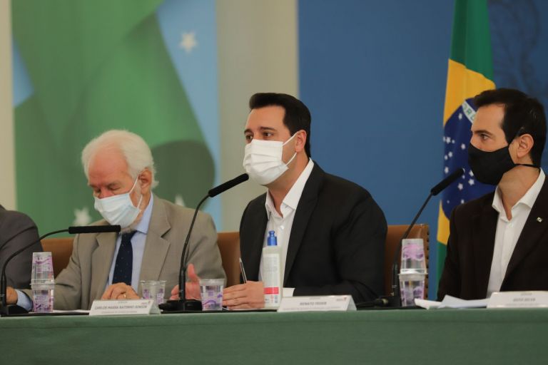 Paraná separa doses para vacinar 32 mil trabalhadores da educação; veja divisão por Regional de Saúde