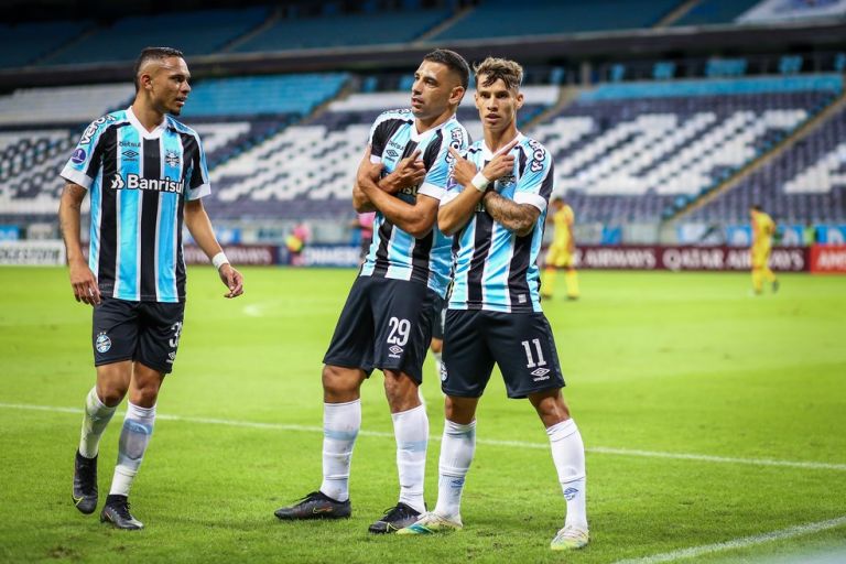 Grêmio marca oito gols em um jogo após 22 anos com força do ataque e consolida opções