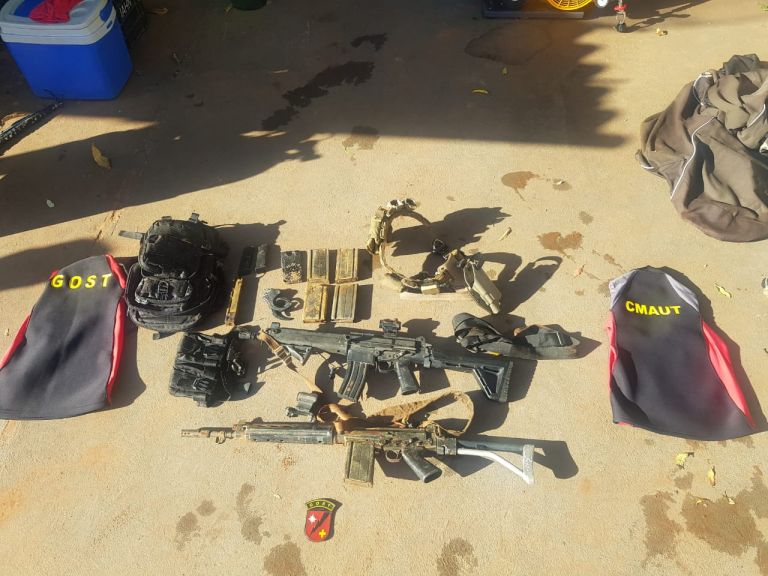 Bombeiros encontram fuzis perdidos durante missão policial