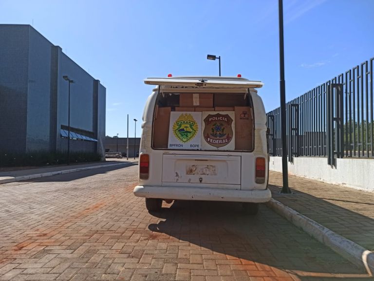 PF, BPFron e Bope apreendem carro com cigarros contrabandeados em Pato Bragado