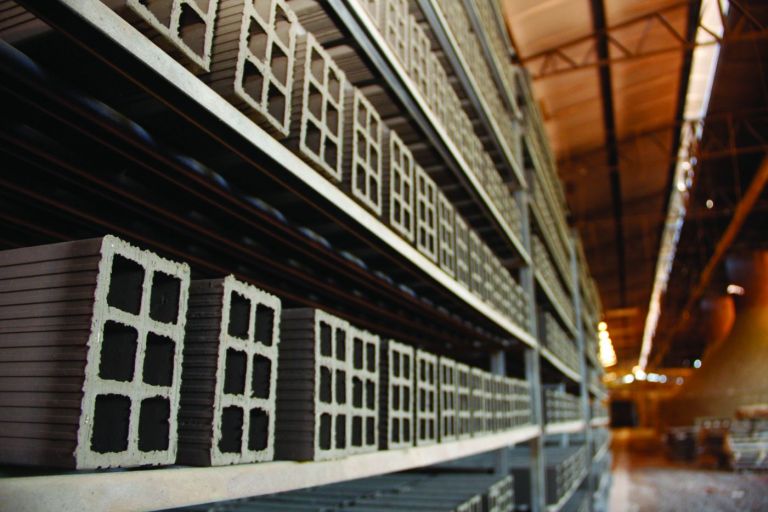 Impulsionado pela construção civil, setor ceramista se mantém aquecido na região