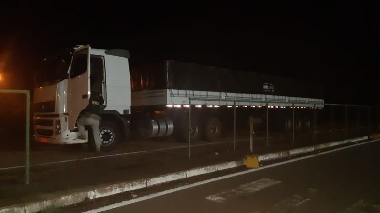 PRF apreende R$ 2 milhões em cigarros contrabandeados em Guaíra