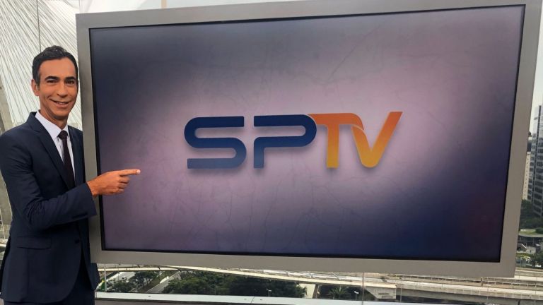 Cesar Tralli leva bronca de colega ao vivo em telejornal