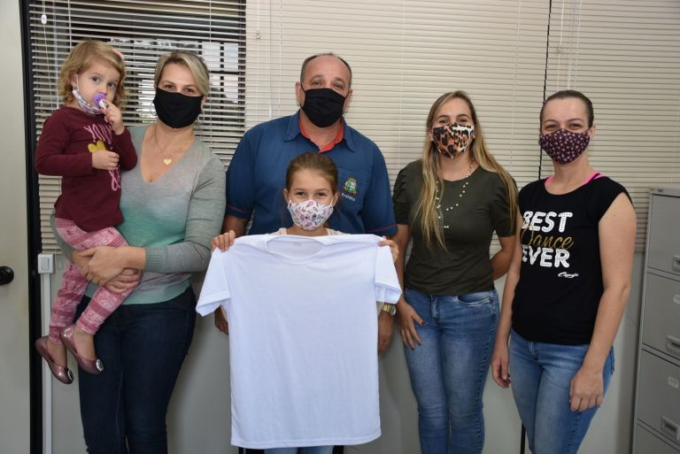 Vencedoras do Desafio Mãe Dança Comigo são premiadas em Quatro Pontes