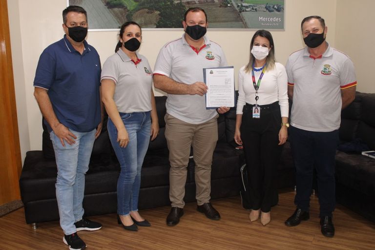 Prefeito de Mercedes assina parceria com o Sebrae/PR para realização de cursos e capacitações