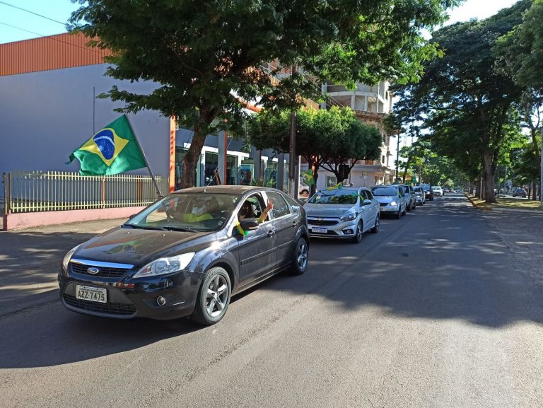 Manifestação pró-Bolsonaro reúne centenas de pessoas em Marechal Rondon