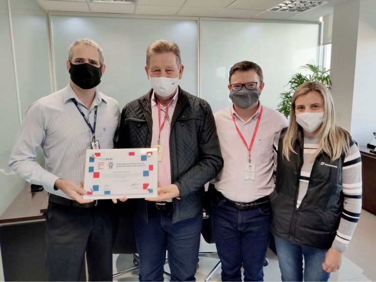 Lar conquista Troféu Sesi em reconhecimento por desempenho na gestão da segurança, saúde e bem-estar