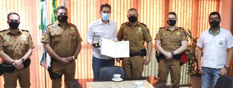 Prefeito rondonense recebe Medalha de Mérito Rodoviário