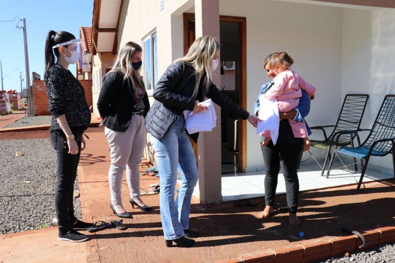 Novos kits com atividades de pintura são repassados pela Assistência Social a grupos do Cras de Pato Bragado 