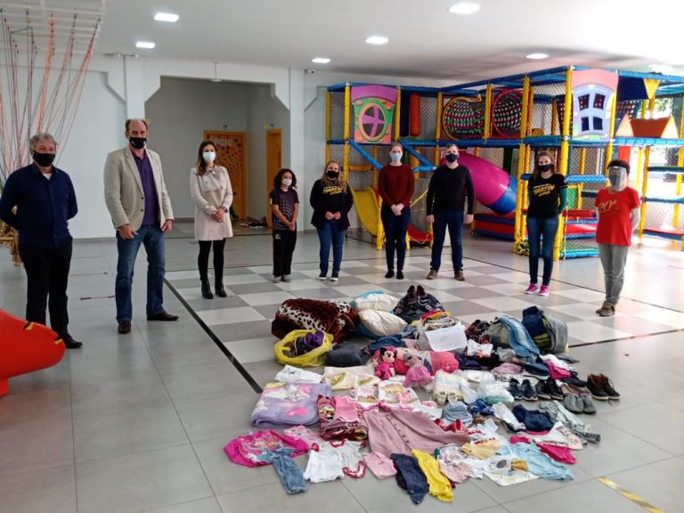 Colégio Martin Luther contribui com a Campanha do Agasalho