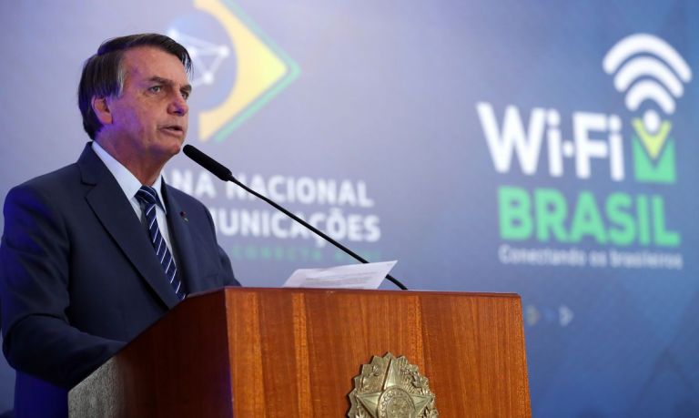 Bolsonaro defende liberdade e cogita decreto de livre circulação: “Queremos o nosso direito de ir e vir”