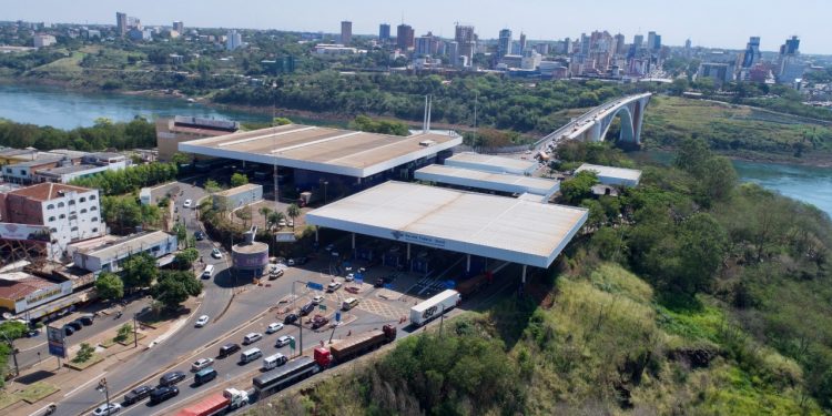 Caminhoneiros paraguaios anunciam greve a partir desta segunda-feira