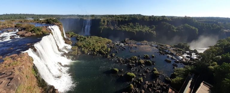 Baixa vazão do Rio Iguaçu impacta paisagem das Cataratas; veja fotos