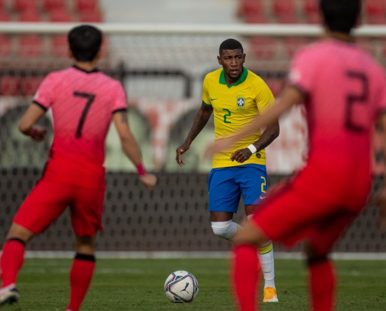 Tite chama Emerson para substituir lateral Daniel Alves