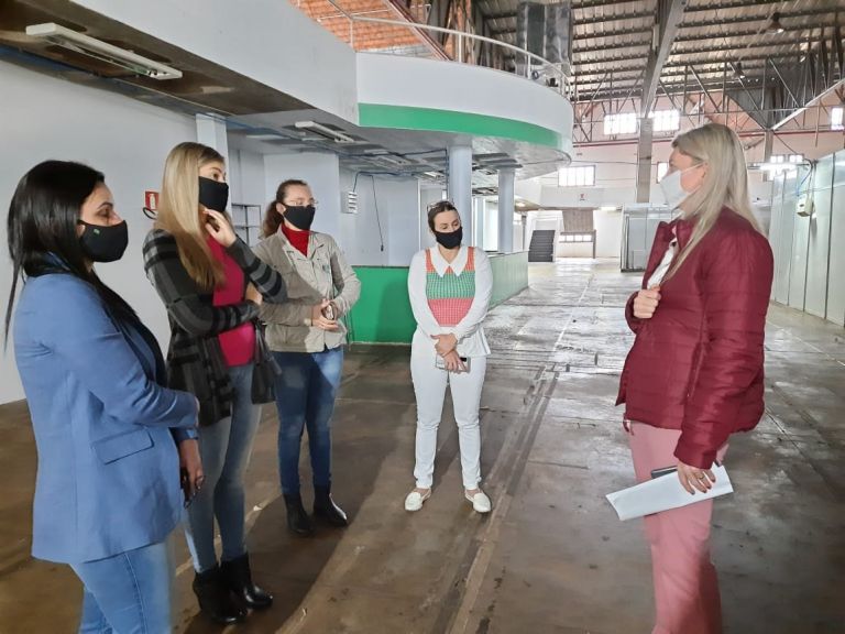 Integrantes do Observatório Social vistoriam estrutura do Hospital de Campanha