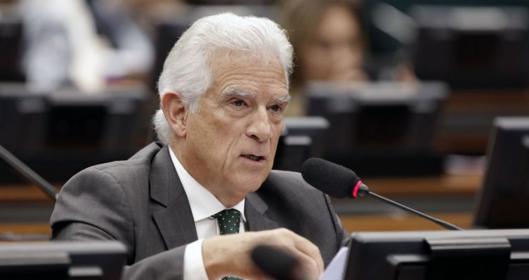 “É o fim dos partidos políticos”, aponta Rubens Bueno sobre proposta do distritão