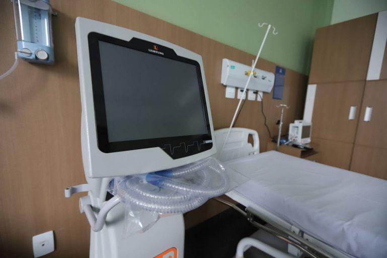 Covid-19: mortes recuam 30,4% e atingem menor média no ano