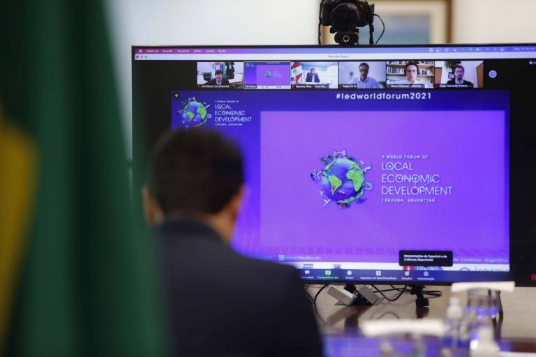 Governador destaca vocações regionais em fórum mundial sobre desenvolvimento econômico