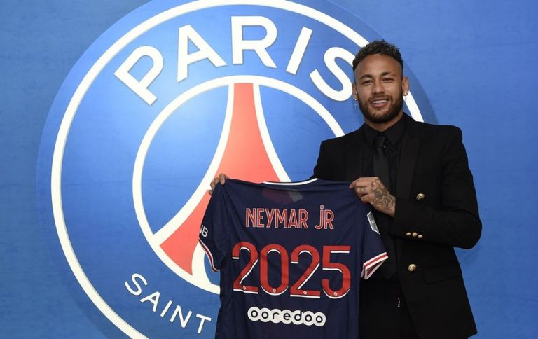 Neymar renova contrato com o PSG até 2025 e diz: “Estou muito feliz em Paris”