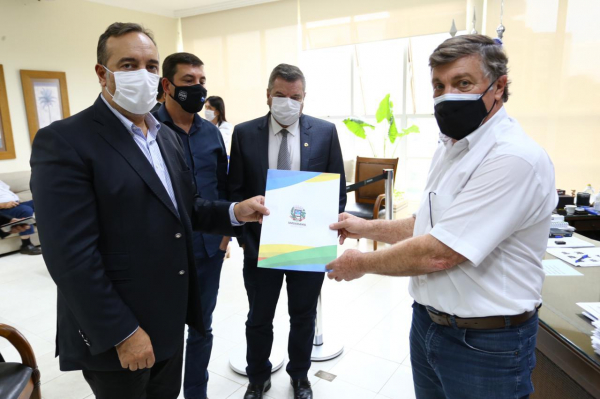 Comissão da Assembleia denuncia vacinação de mortos em Umuarama