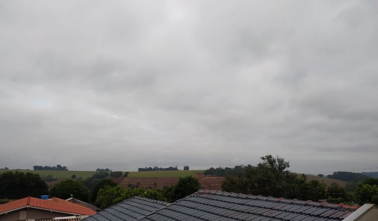 Sábado terá tempo nublado e temperatura mais amena; há previsão de chuva