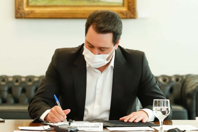 Com aumento de casos de Covid, Governo do Paraná amplia toque de recolher e volta a fechar comércio aos domingos