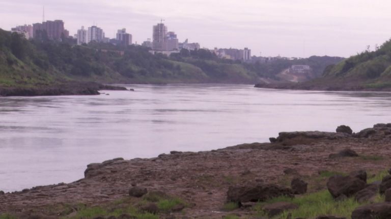 Rio Paraná abaixo do nível prejudica escoamento da safra de grãos do Paraguai