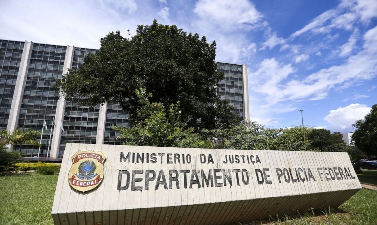 Cerca de 320 mil participam de concurso público para a Polícia Federal