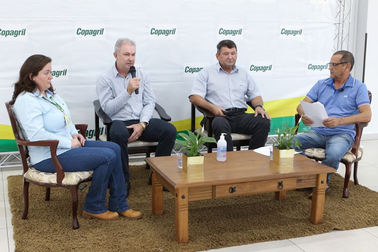 Palestra e premiação dos melhores produtores marcam Seminário de Leite Copagril