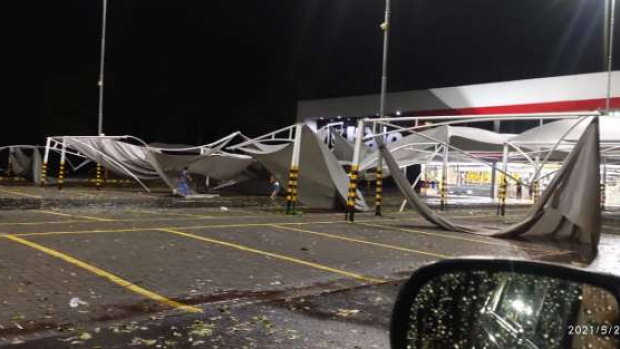 Temporal causa estragos em Foz do Iguaçu