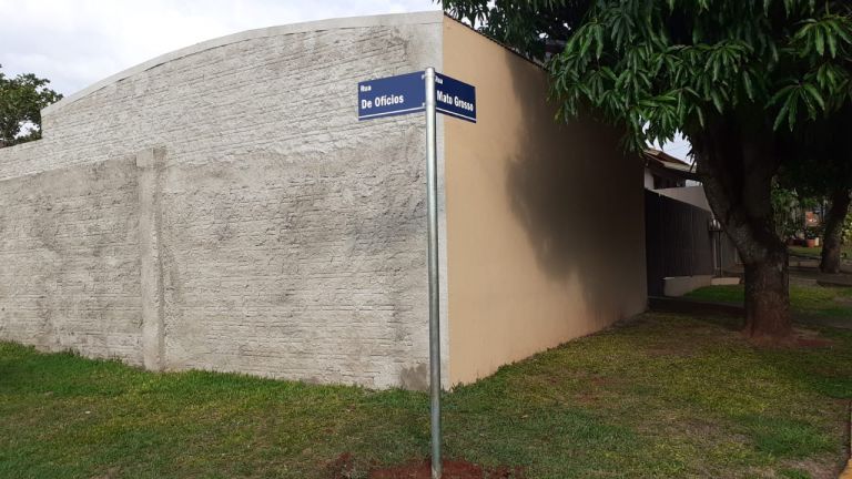 Bairro São Lucas de Marechal Rondon recebe melhorias na identificação de ruas