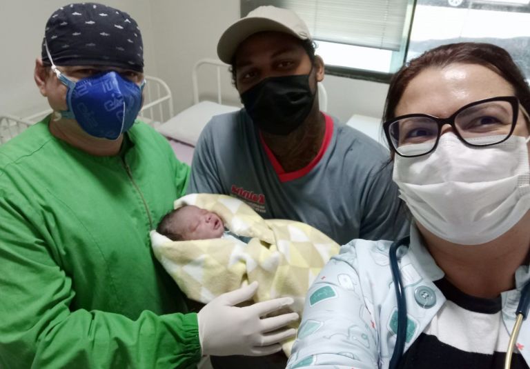 Sem tempo de chegar a hospital em Toledo, gestante dá à luz um menino com ajuda da equipe da saúde de Pato Bragado