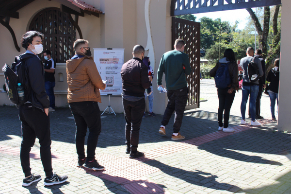 Brasil tem pelo menos 100 concursos públicos com inscrições abertas