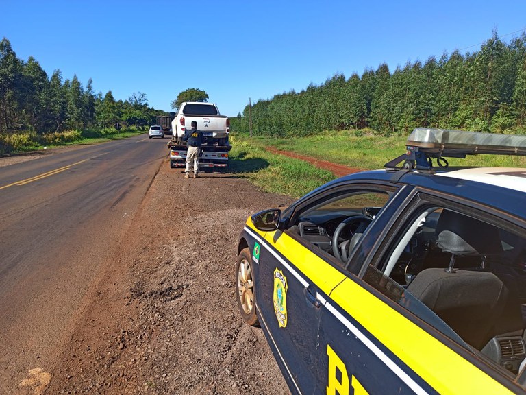 Grupo de contrabandistas monitora fiscalizações da PRF e da Receita Federal pelo celular na região Oeste