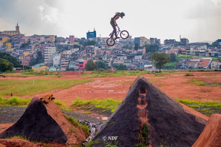Atleta toledano de BMX se prepara para competições internacionais