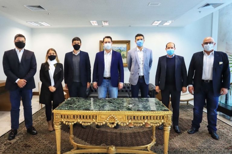 Governador recebe comitiva federal que ajuda a viabilizar a Nova Ferroeste