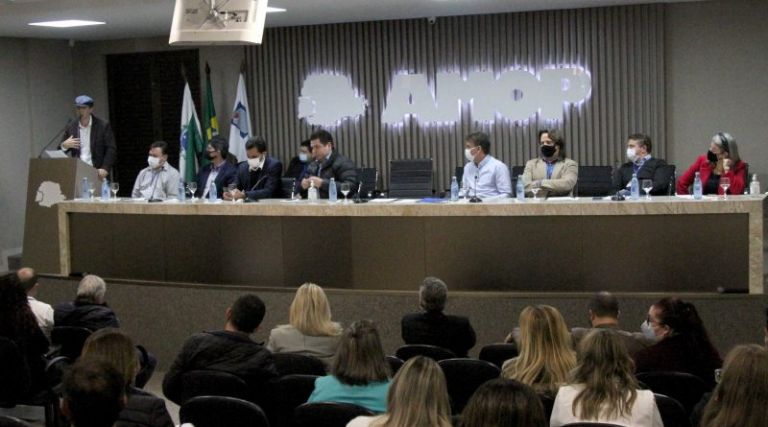 Encontro na Amop aponta desafios para o retorno às aulas presenciais
