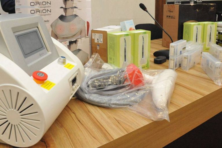 UEL recebe da Receita Federal equipamentos de saúde para usar nos cursos da área médica