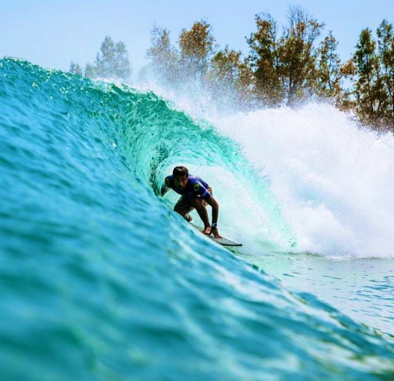 Filipe Toledo supera Medina na final e fatura título do Surf Ranch Pro